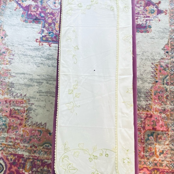 EMBROIDERED TABLE RUNNER 35 x 16 Inches - Picture 3 of 3